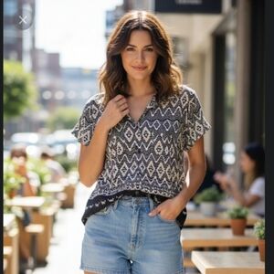 Fred David Black,tan,white Blouse Size Large geometric